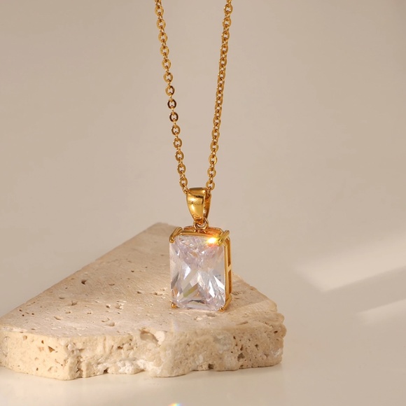 Jewelry - Gold plated necklace
